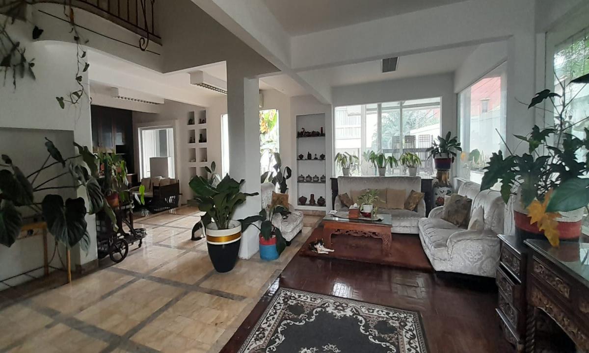 Rumah Luas Dan Mewah Dengan Private Pool Dijual Di Puri Hijau Town House, Ciputat - Foto 2