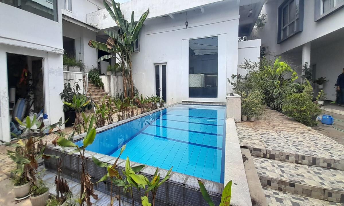 Rumah Luas Dan Mewah Dengan Private Pool Dijual Di Puri Hijau Town House, Ciputat - Foto 7
