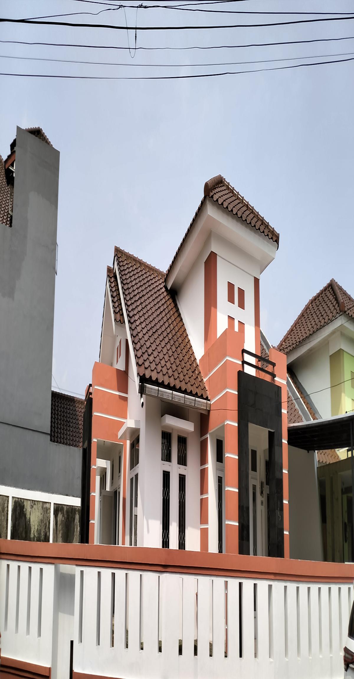 Rumah Asri Minimalis Dengan Taman Luas Hook Dalam Cluster