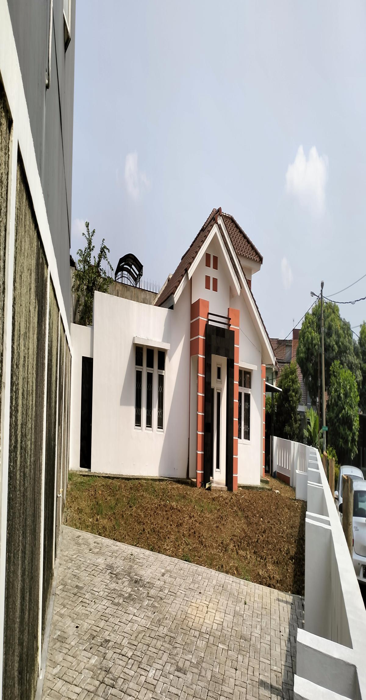 Rumah Asri Minimalis Dengan Taman Luas Hook Dalam Cluster - Foto 2