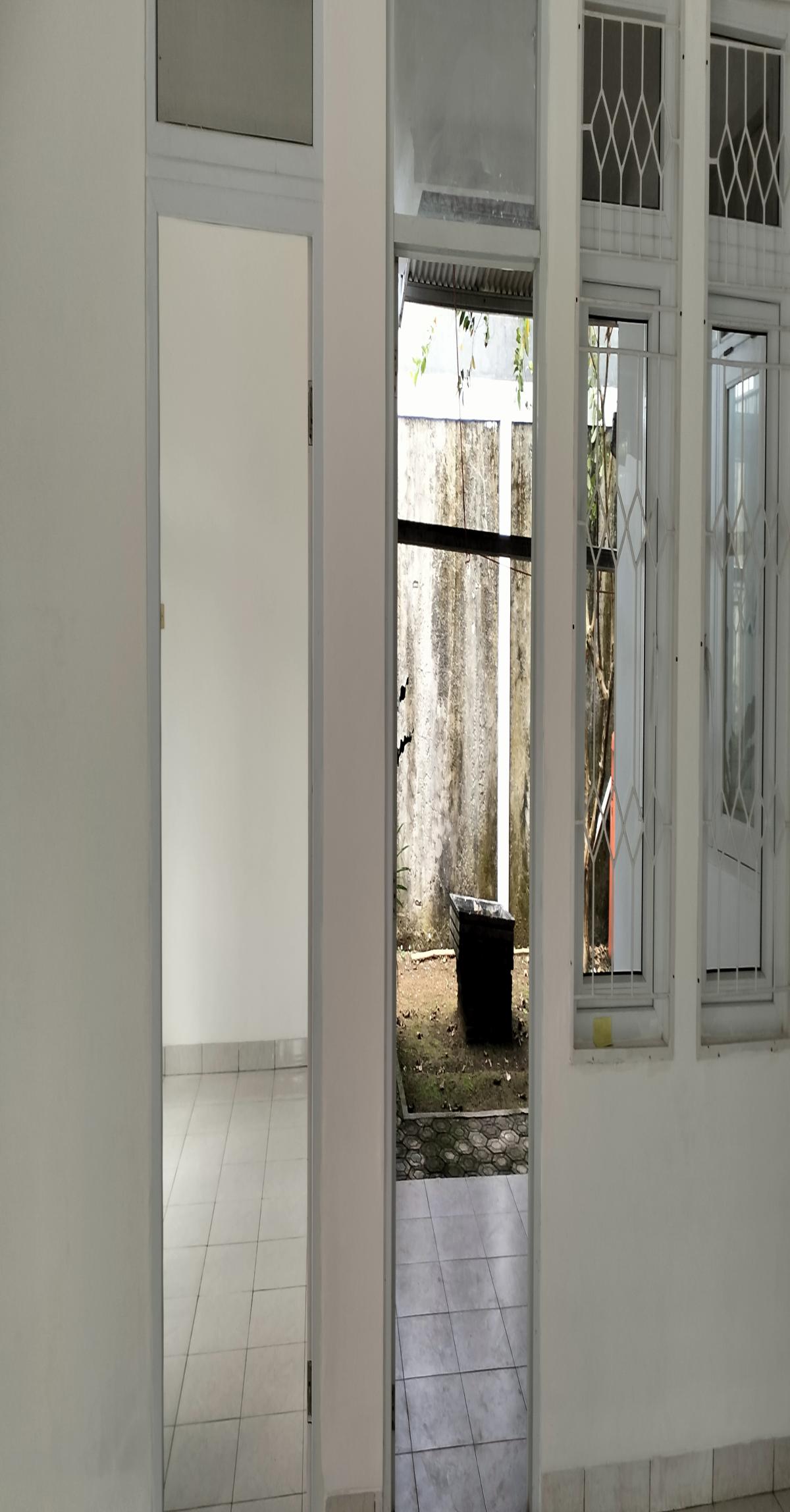 Rumah Asri Minimalis Dengan Taman Luas Hook Dalam Cluster - Foto 8