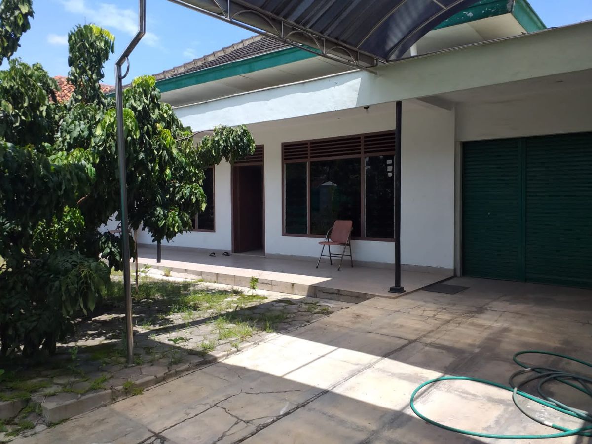 Dijual Rumah Tengah Kota Strategis, Lokasi di Laweyan - Solo - Foto 2