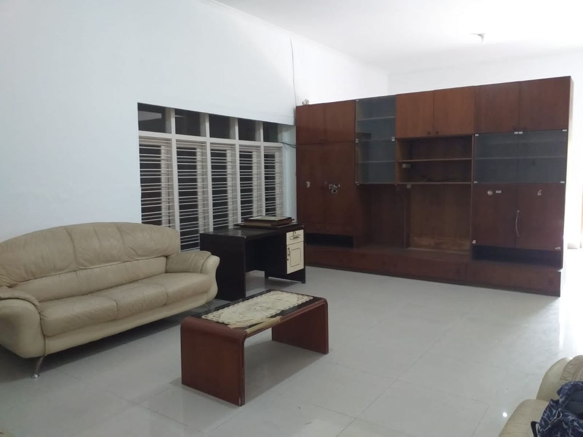 Dijual Rumah Tengah Kota Strategis, Lokasi di Laweyan - Solo - Foto 8