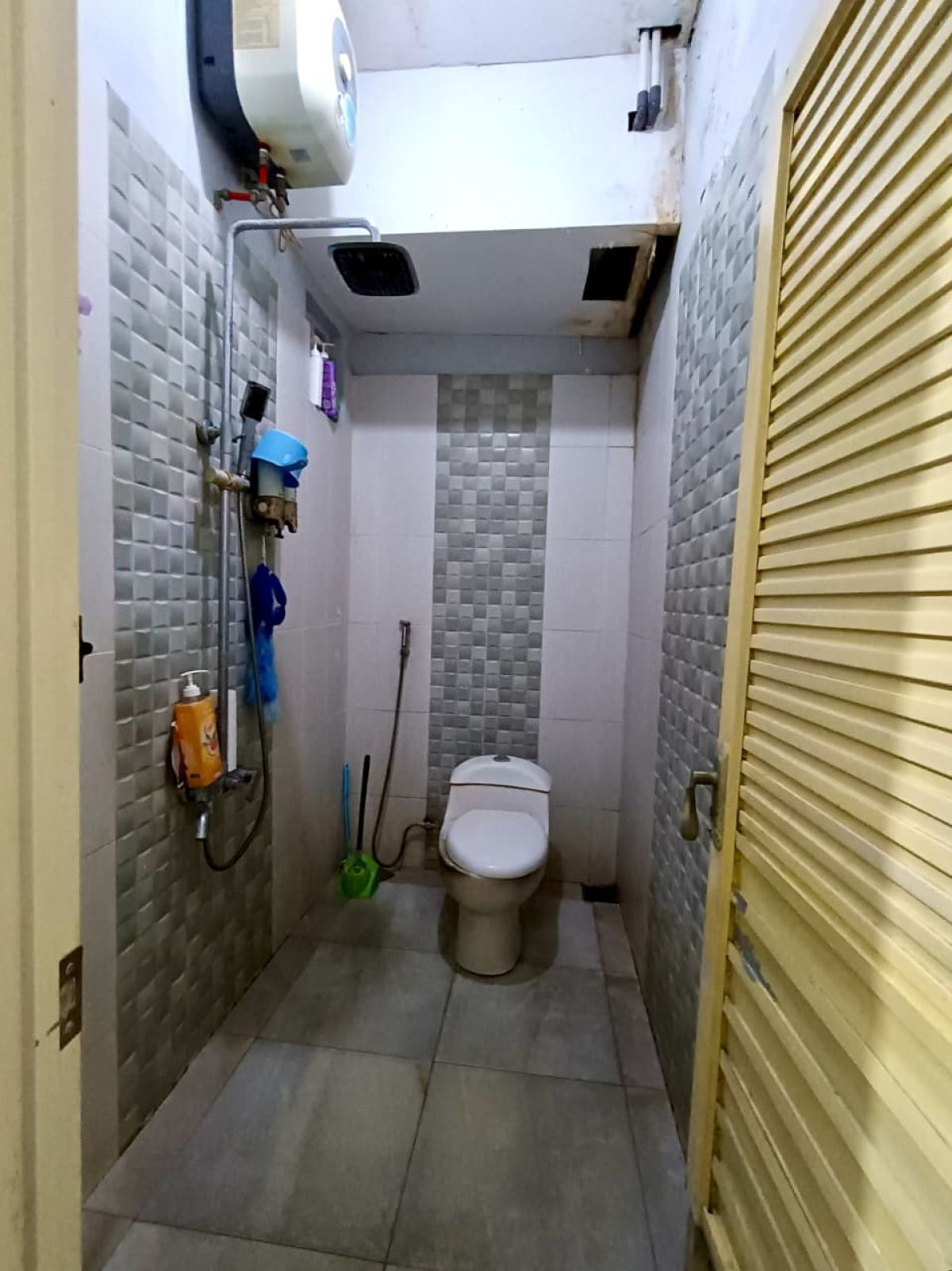 Dijual Rumah Bagus 1½ Lantai Siap Pakai, Lokasi di Gonilan, Kartasura, Solo - Foto 4