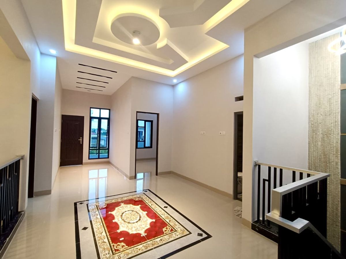 Dijual Rumah Bagus Baru Gress ( 3 lantai ) Lokasi di Sumber, Banjarsari, Solo - Foto 3