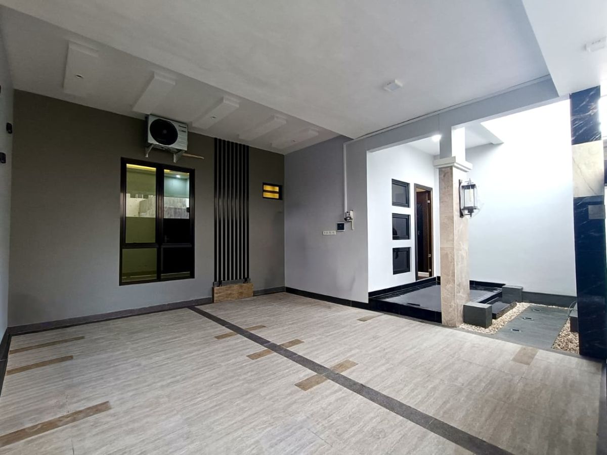Dijual Rumah Bagus Baru Gress ( 3 lantai ) Lokasi di Sumber, Banjarsari, Solo - Foto 8