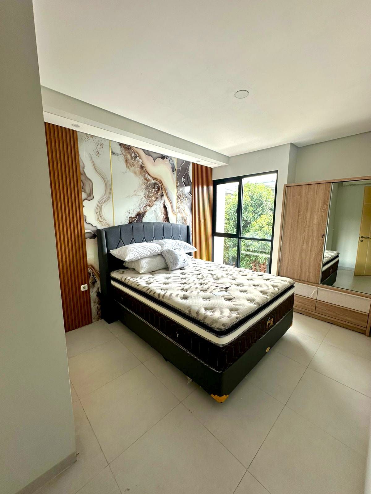 Dijual Rumah Bagus minimalis 2 Lantai  ( Full Furnished )  Lokasi Cluster di Colomadu