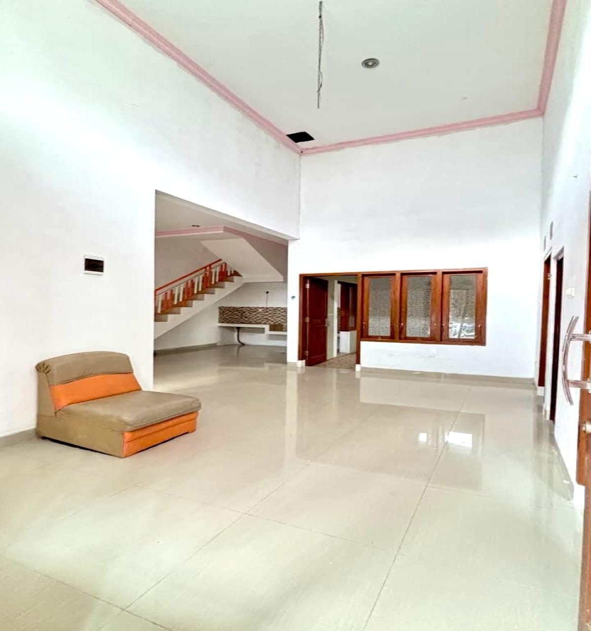 Dijual Rumah Bagus 2 Lantai, Lokasi : Perumahan Cluster di Colomadu, Karanganyar, Solo - Foto 2