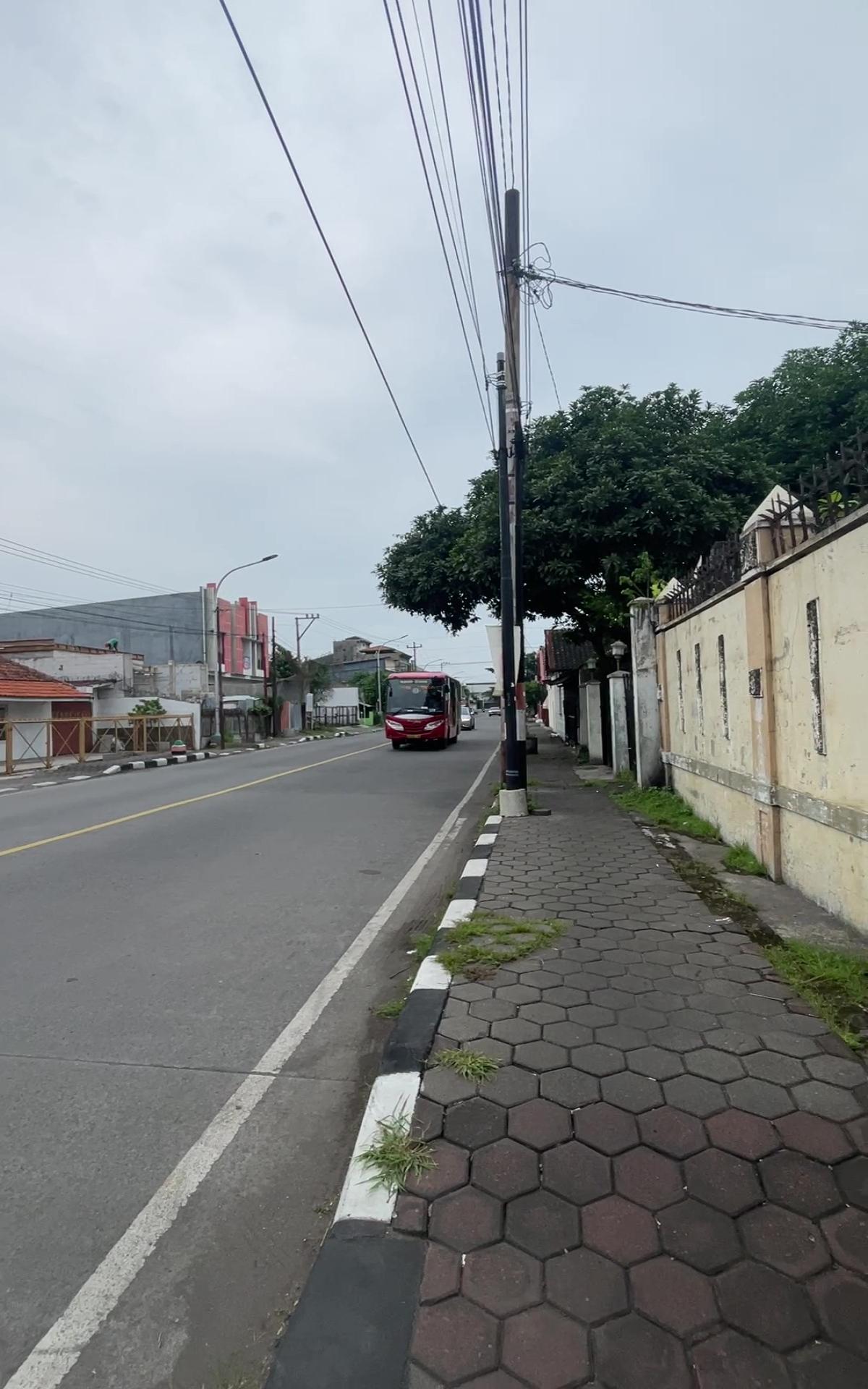Rumah Bagus Besar Cocok untuk Kantor di Jl. Widoharjo ,Semarang Timur Bisa Nego