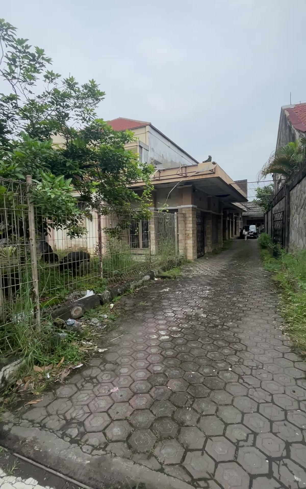 Rumah Bagus Besar Cocok untuk Kantor di Jl. Widoharjo ,Semarang Timur Bisa Nego - Foto 2