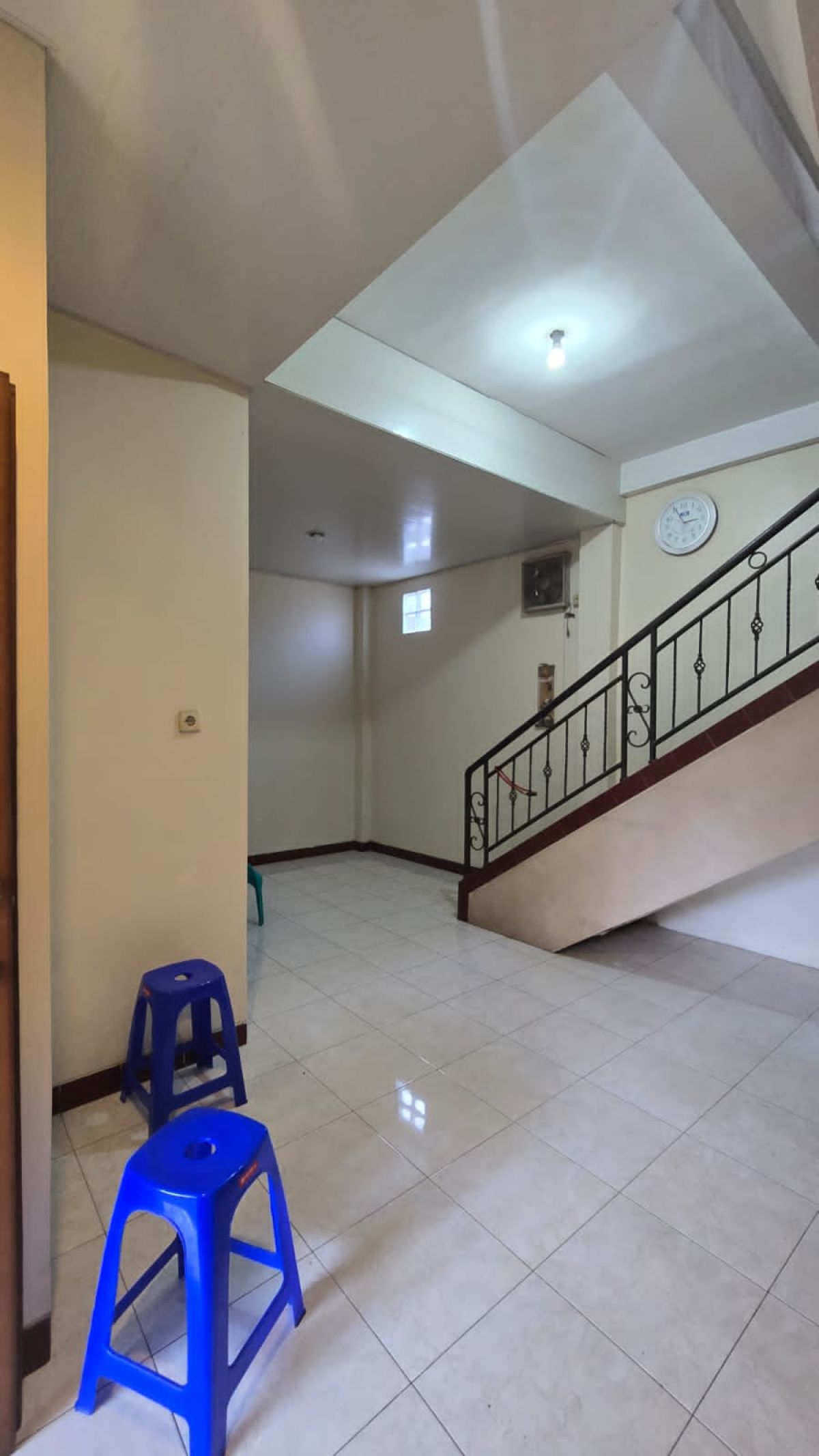 Dijual Rumah Strategis Siap Pakai, Dekat Jalan Yos Sudarso Serengan Solo - Foto 2