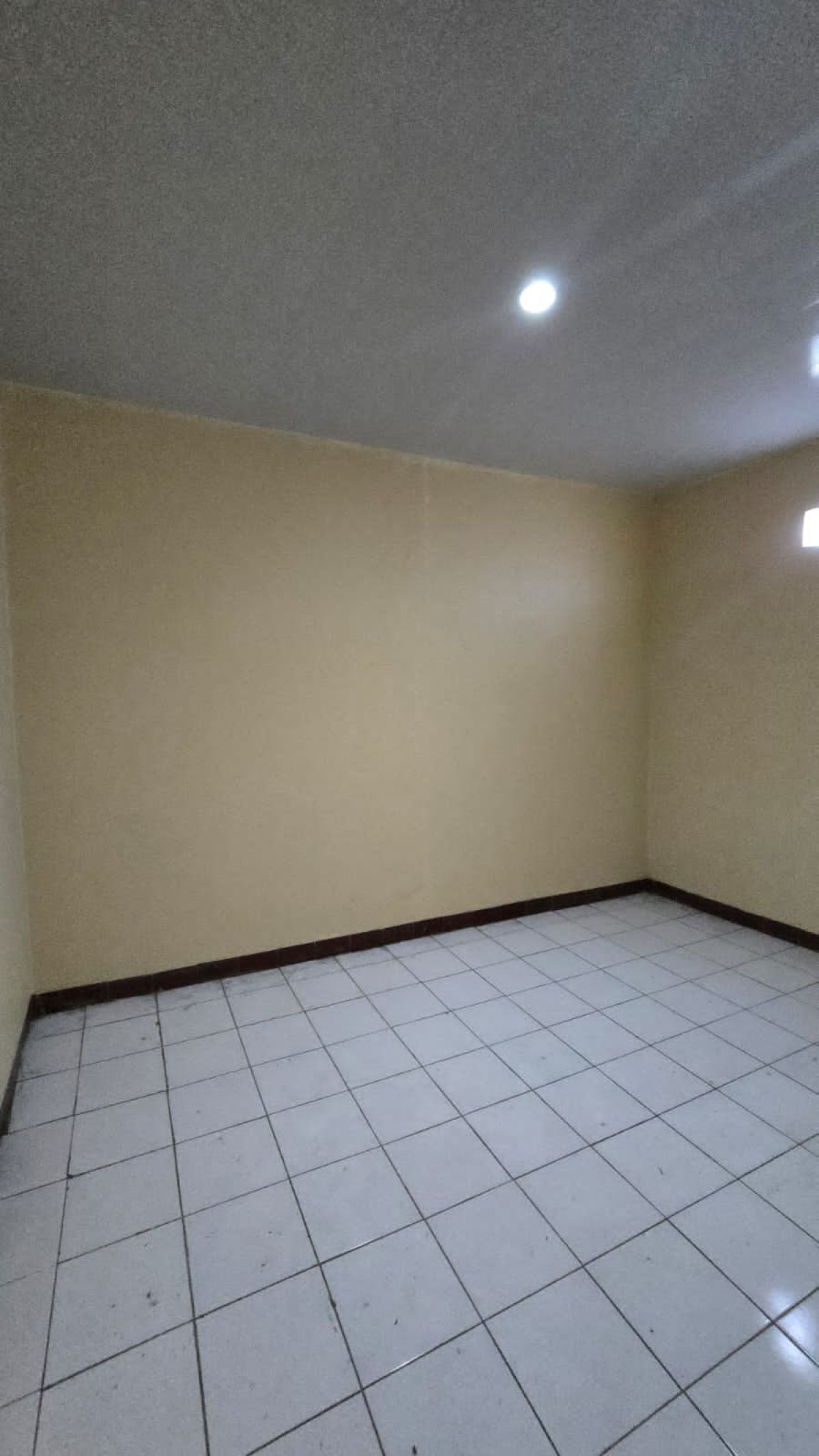 Dijual Rumah Strategis Siap Pakai, Dekat Jalan Yos Sudarso Serengan Solo - Foto 3