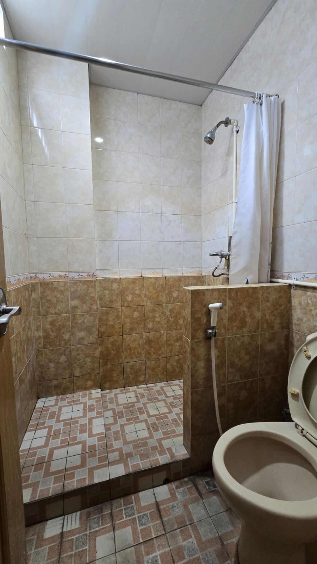 Dijual Rumah Strategis Siap Pakai, Dekat Jalan Yos Sudarso Serengan Solo - Foto 6