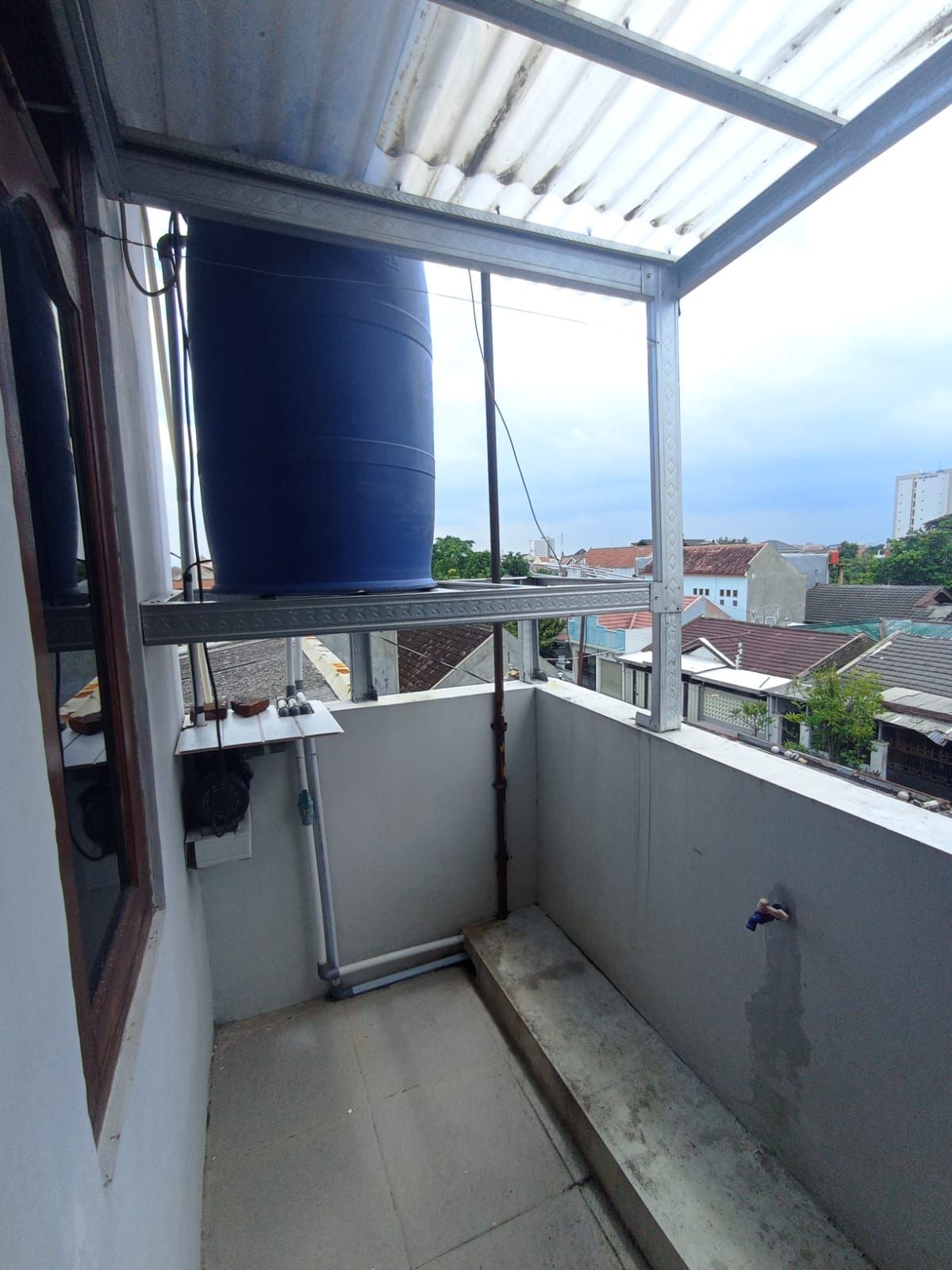 Dijual Rumah Kost Bagus 2,5 Lantai Strategis Siap Pakai, di Fajar Indah Baturan Colomadu Solo - Foto 2