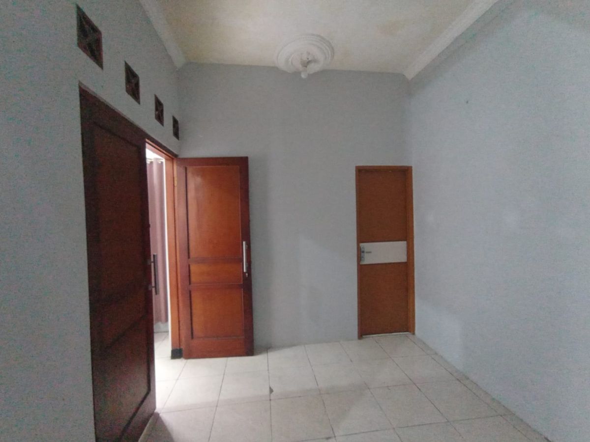 Dijual Rumah Kost Bagus 2,5 Lantai Strategis Siap Pakai, di Fajar Indah Baturan Colomadu Solo - Foto 7