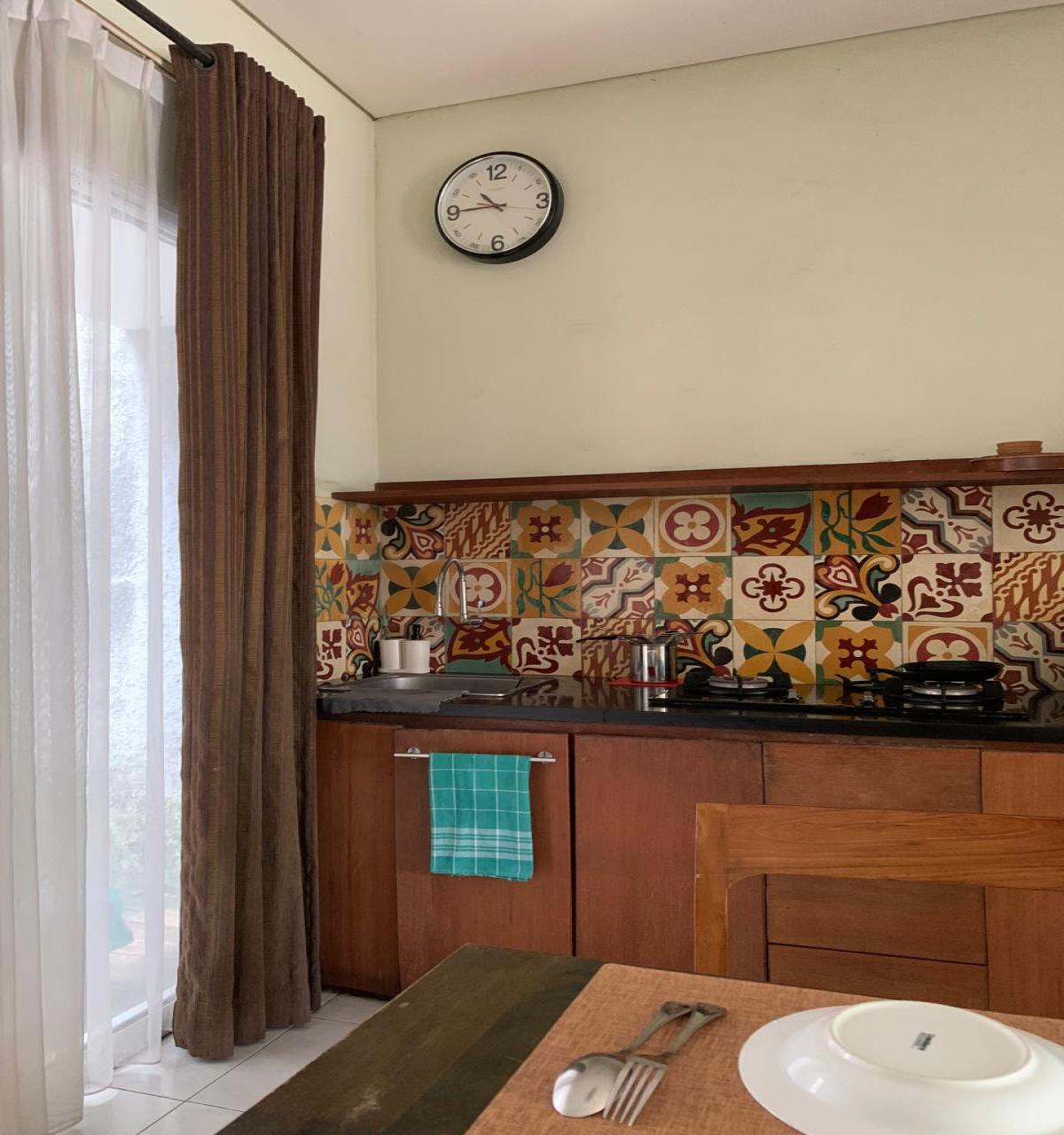 Rumah minimalis 2 lantai di Emerald Bintaro Tangerang Selatan - Foto 5