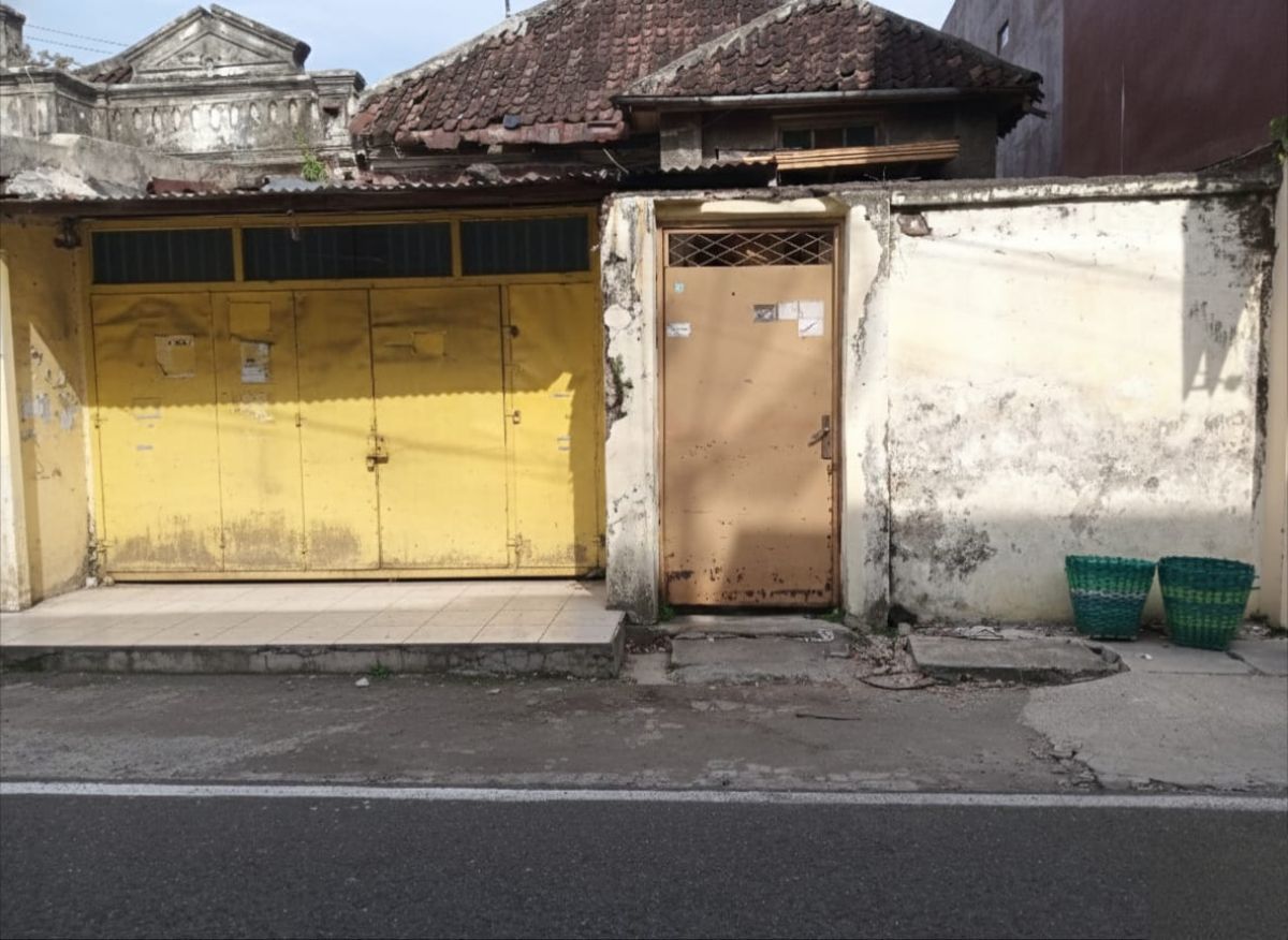 Dijual Rumah Bangunan Kuno Kokoh & Kuat Hitung Tanah, Dekat Jalan Kapten Mulyadi, Jebres, Solo - Foto 2