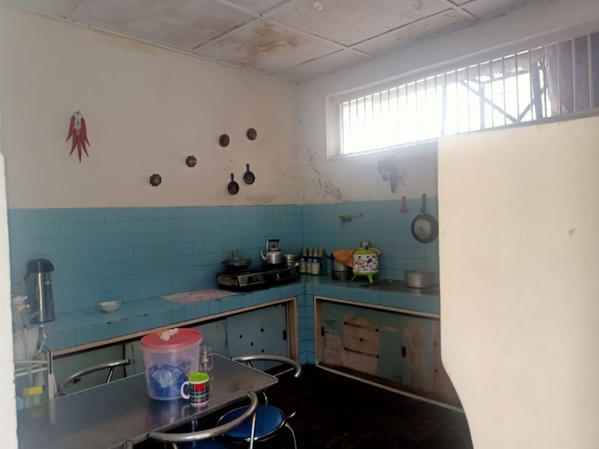 Dijual Rumah Bangunan Kuno Kokoh & Kuat Hitung Tanah, Dekat Jalan Kapten Mulyadi, Jebres, Solo