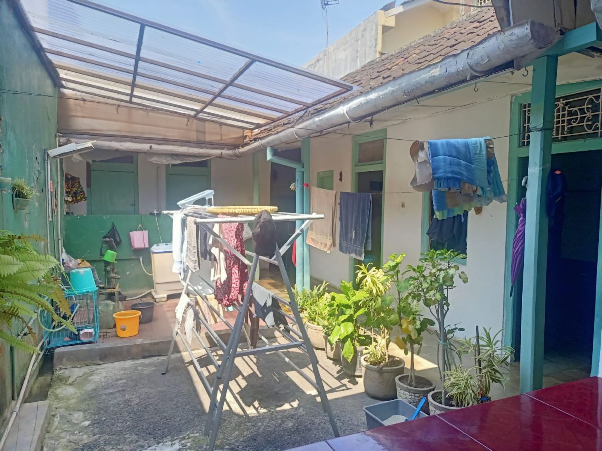 Dijual Rumah Bangunan Kuno Kokoh & Kuat Hitung Tanah, Dekat Jalan Kapten Mulyadi, Jebres, Solo - Foto 6