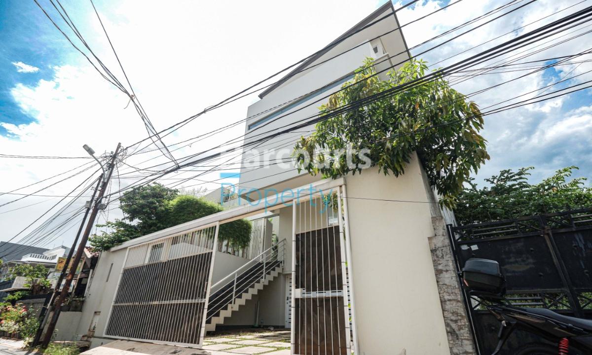 Disewakan Rumah Minimalis 2 lantai Area Jl. Cibulan Kebayoran Baru
