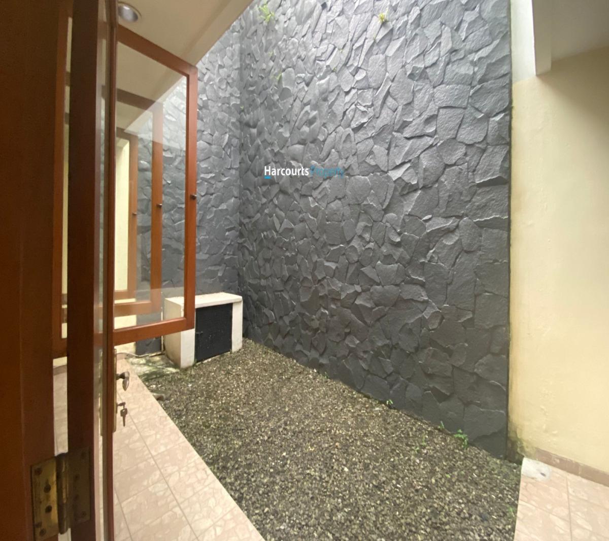 Disewakan Rumah Bagus Lokasi Sangat Strategis Area Kebayoran Baru - Foto 3