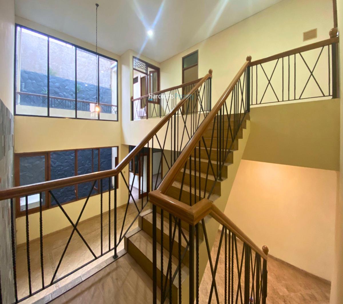 Disewakan Rumah Bagus Lokasi Sangat Strategis Area Kebayoran Baru - Foto 5