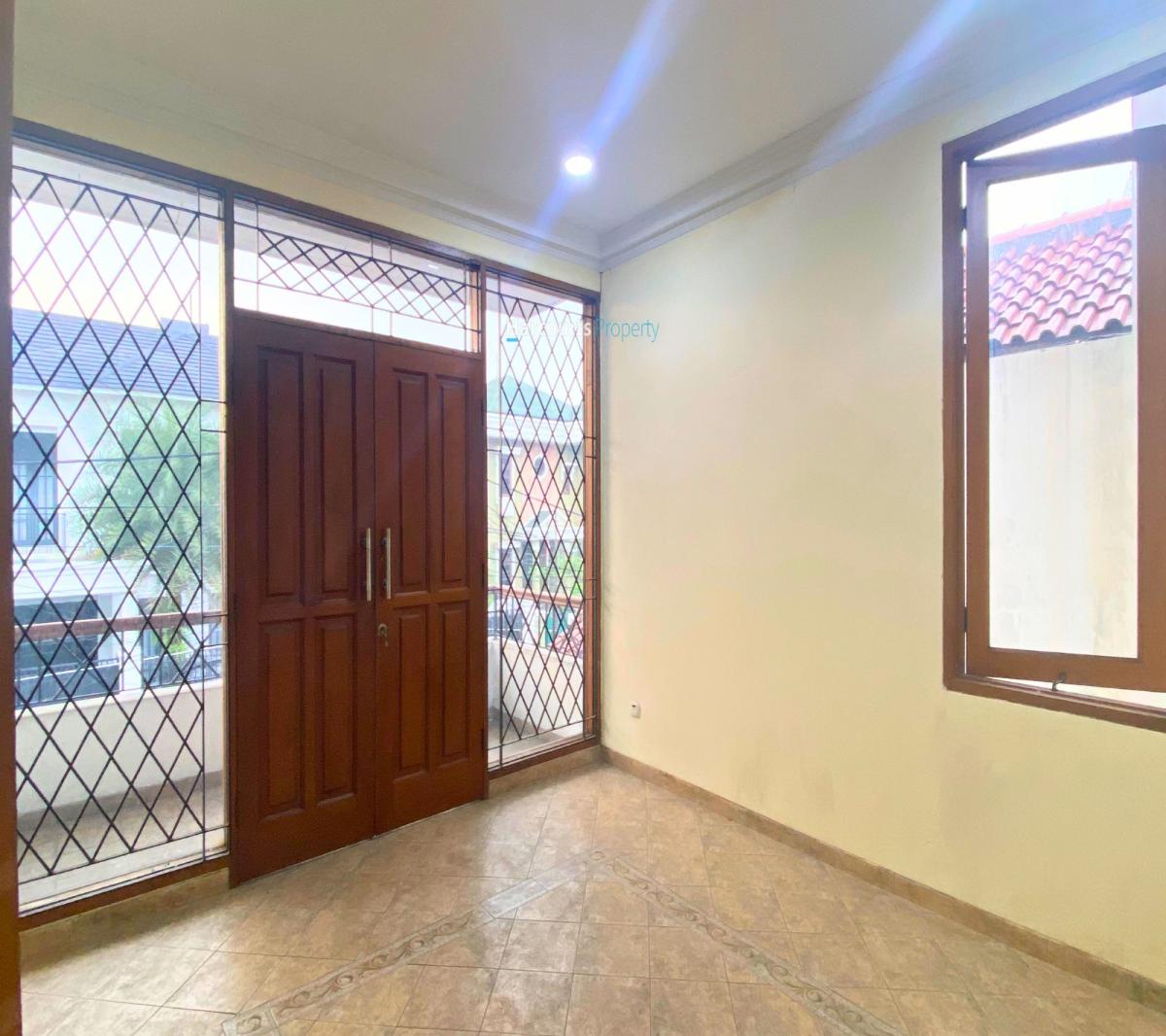 Disewakan Rumah Bagus Lokasi Sangat Strategis Area Kebayoran Baru - Foto 9