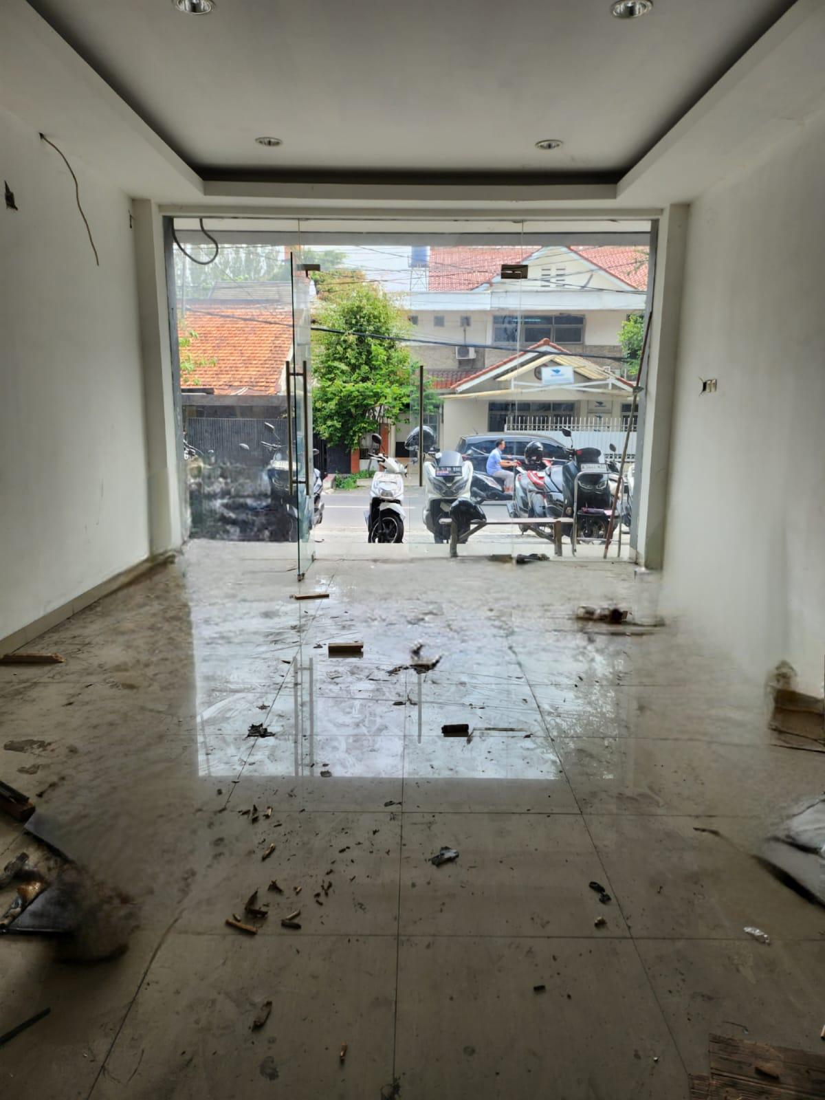 Sewa Ruko Kosong 4 Lantai di Benhil Jakarta Pusat R W - Foto 3