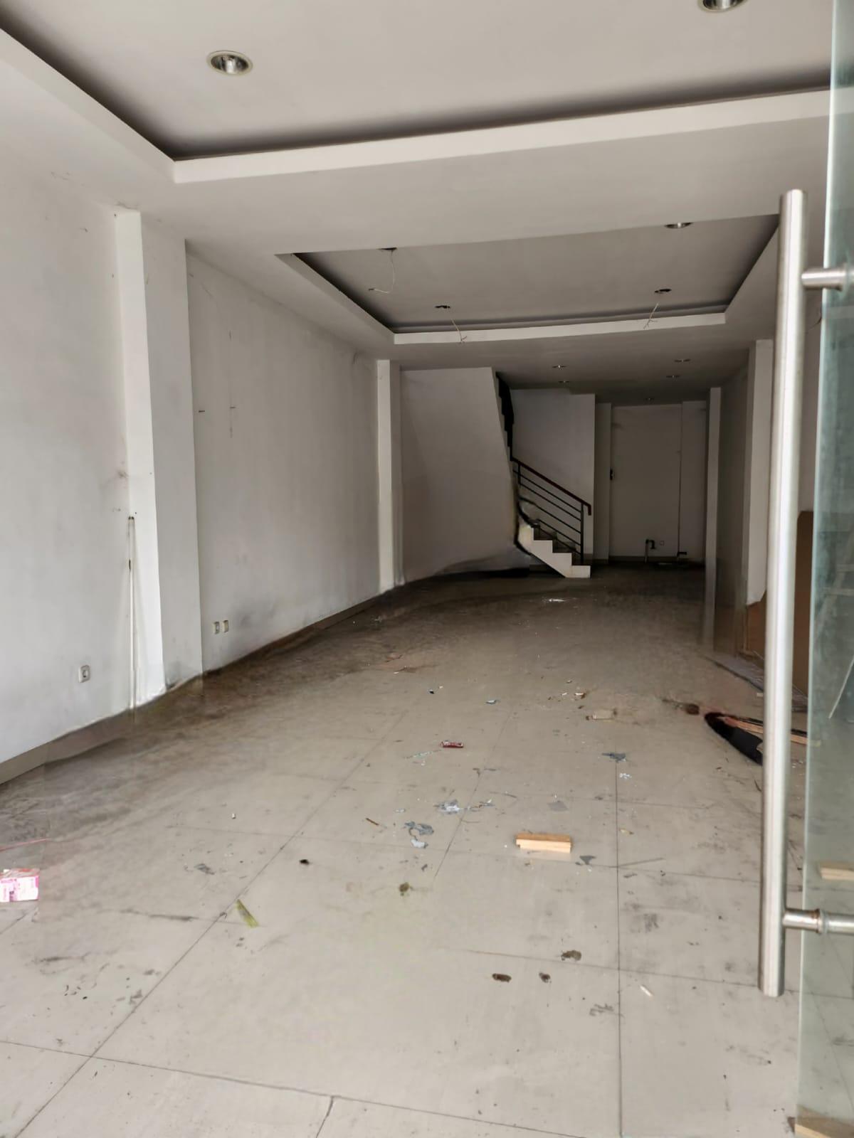 Sewa Ruko Kosong 4 Lantai di Benhil Jakarta Pusat R W - Foto 4