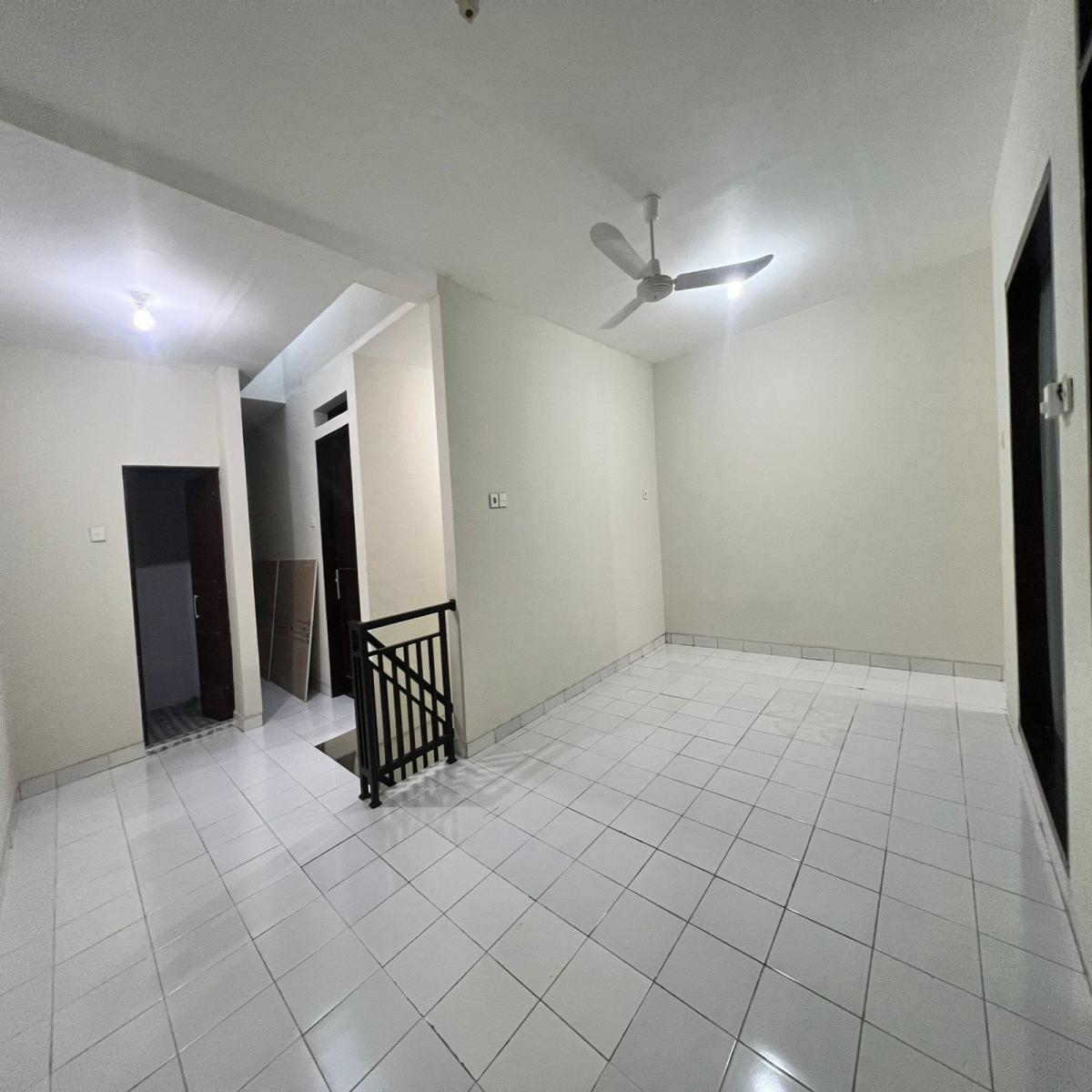 Baru Renovasi Rumah Siap Huni di Samping Jalan Tomang Raya Jakarta Barat, Nego Sampai Deal - Foto 2