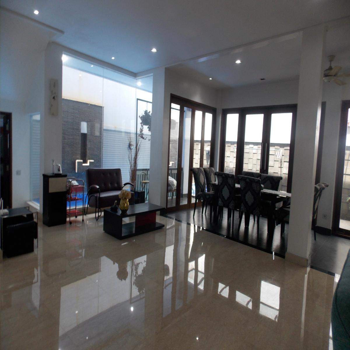 Rumah Bagus 3 Lantai dengan Swiming Pool di Cilandak Jaksel - Foto 4