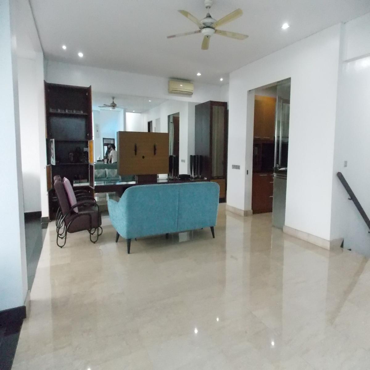 Rumah Bagus 3 Lantai dengan Swiming Pool di Cilandak Jaksel - Foto 8