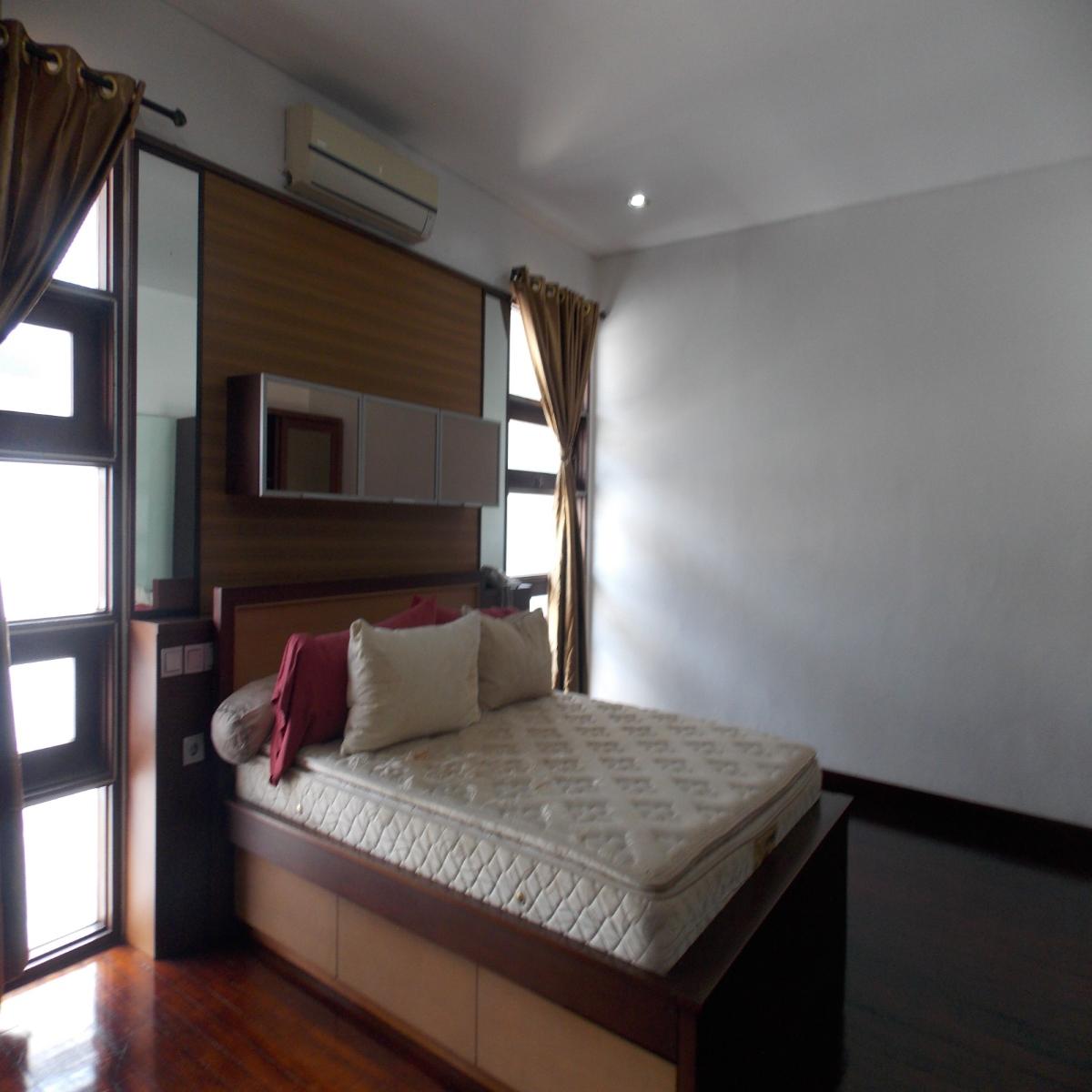 Rumah Bagus 3 Lantai dengan Swiming Pool di Cilandak Jaksel - Foto 9