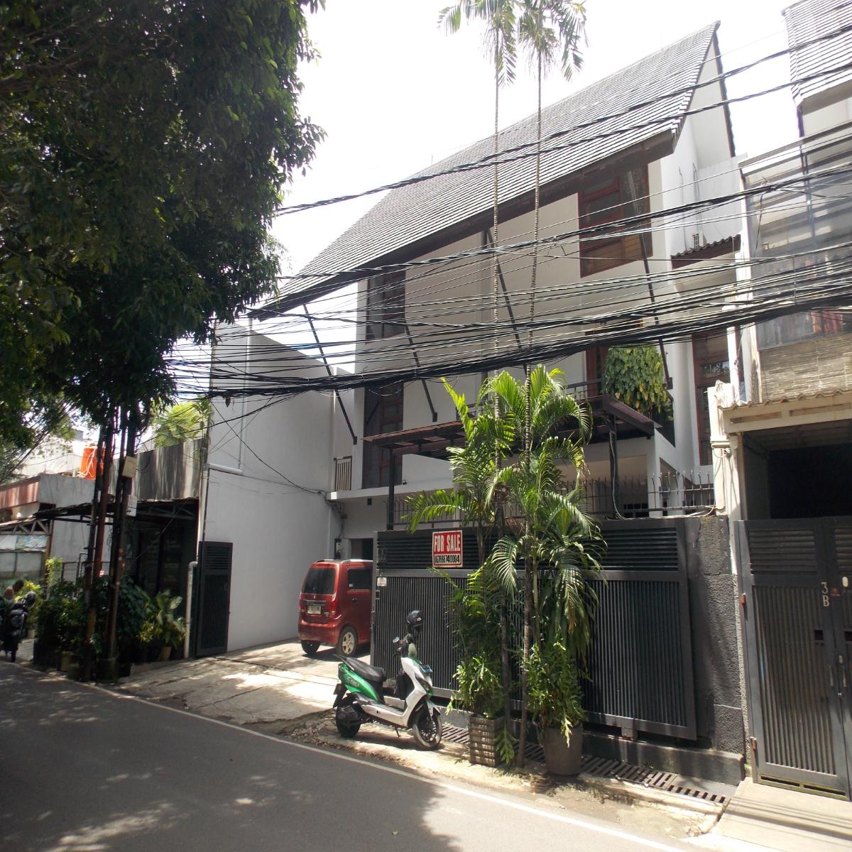 Rumah Bagus 3 Lantai dengan Swiming Pool di Cilandak Jaksel