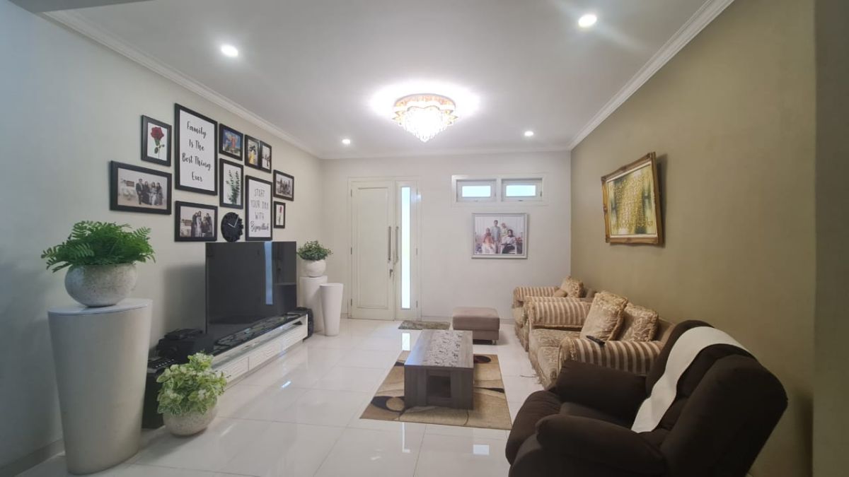 Dijual Rumah Mewah Modern Minimalis, Pusat Kota di Serengan Solo - Foto 10