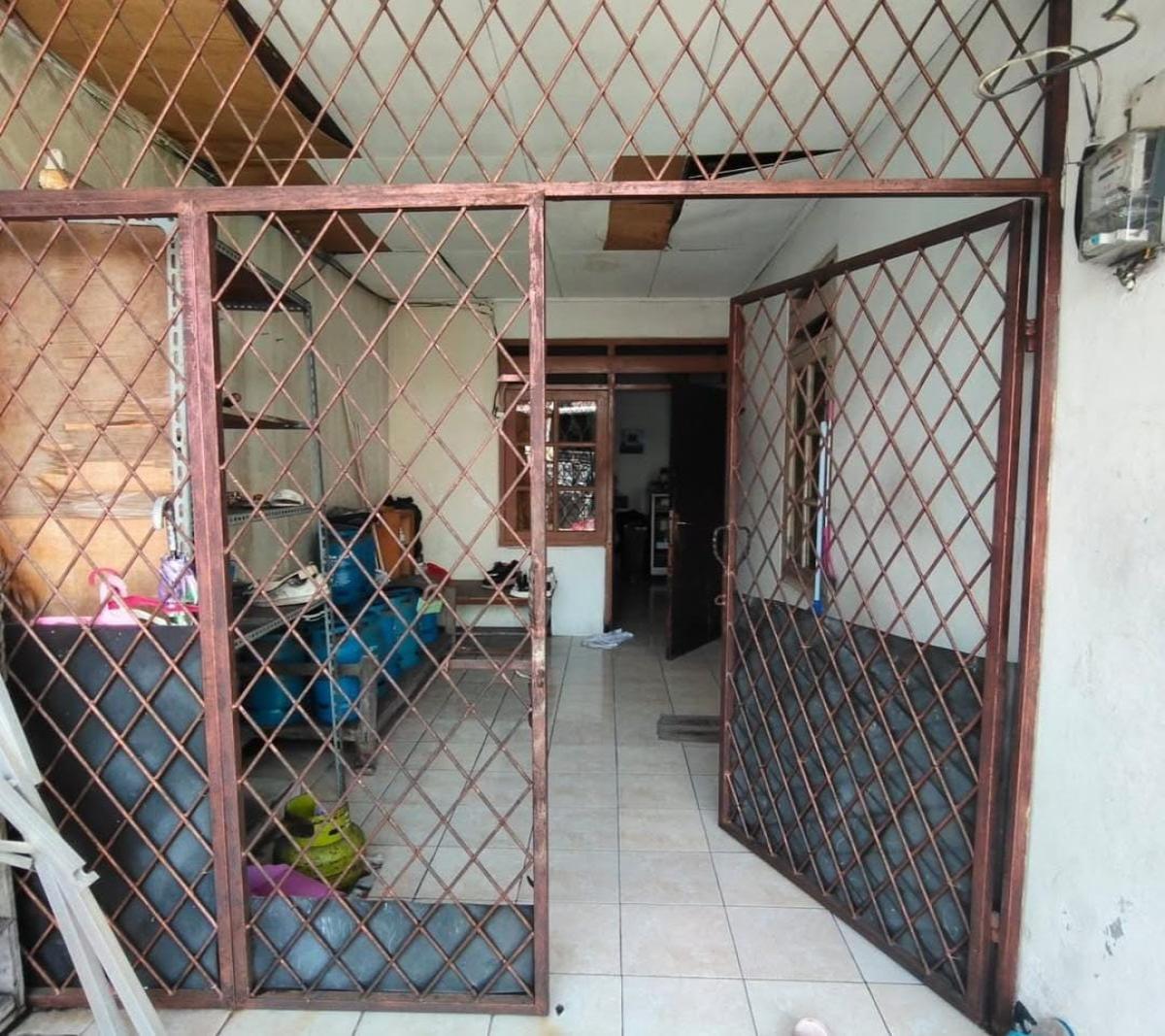 Dijual Rumah Hoek di Komplek Peruri Ciledug, Tangerang - Foto 3