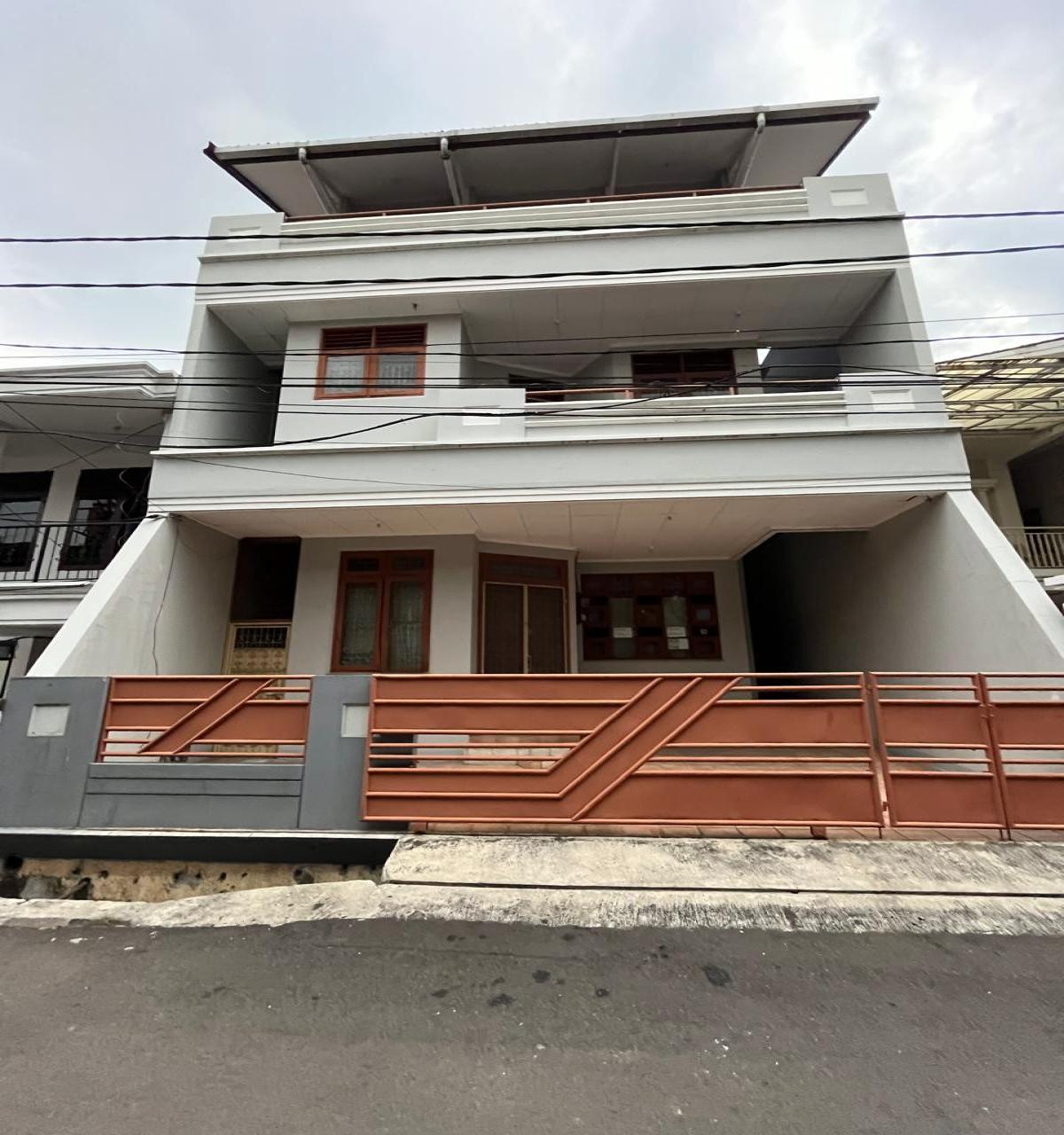 Sewa Rumah Luas 9,5 X 16 di Tawakal Tomang Jakarta Barat EF