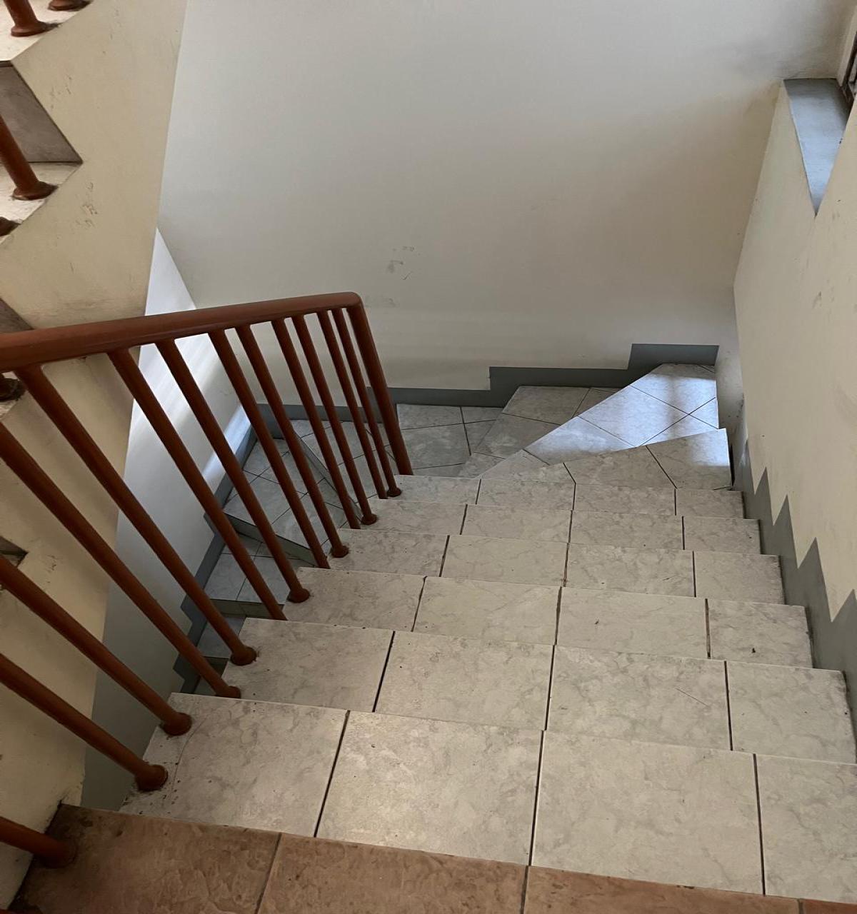 Sewa Rumah Luas 9,5 X 16 di Tawakal Tomang Jakarta Barat EF - Foto 5