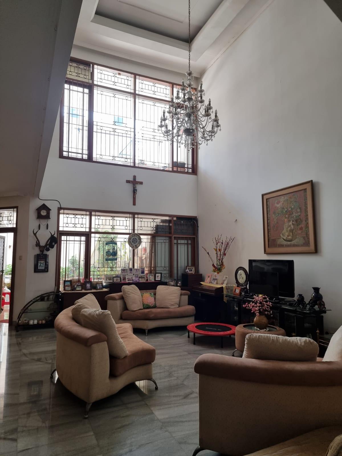 Jual Rumah Luas di Perumahan Intercon, Kebon Jeruk Jakarta Barat RR - Foto 3