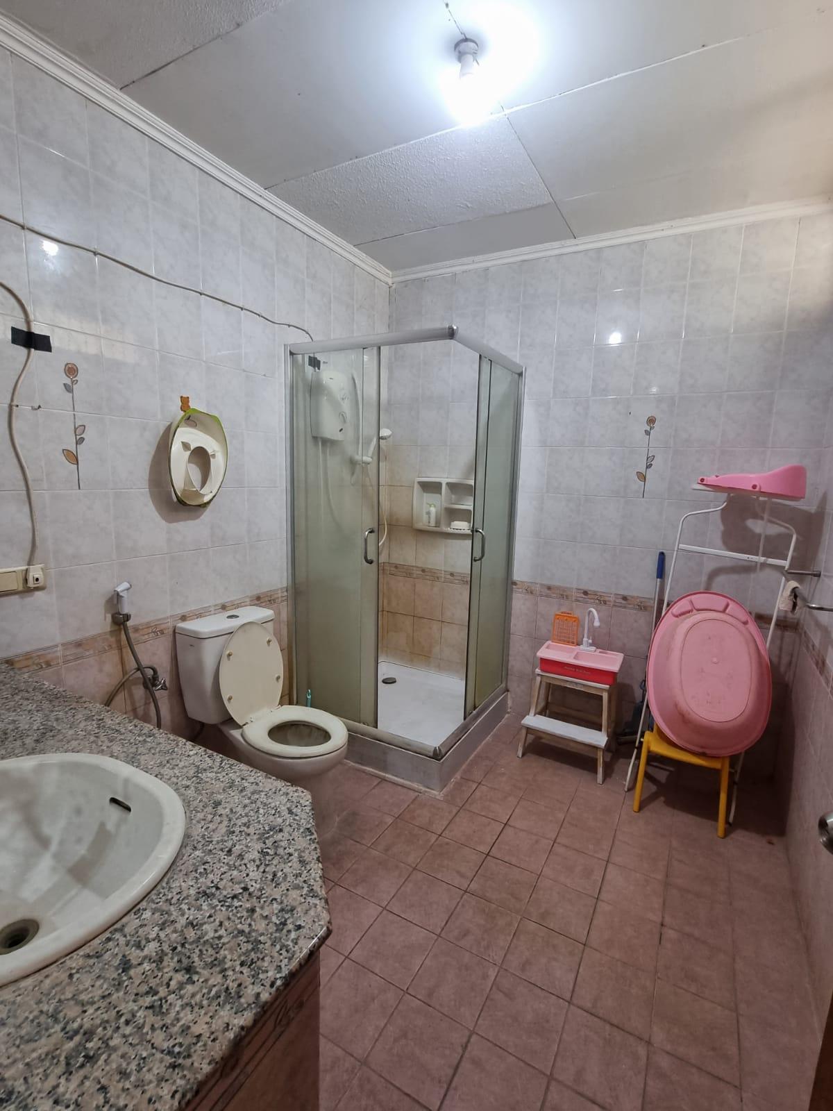 Jual Rumah Luas di Perumahan Intercon, Kebon Jeruk Jakarta Barat RR - Foto 6