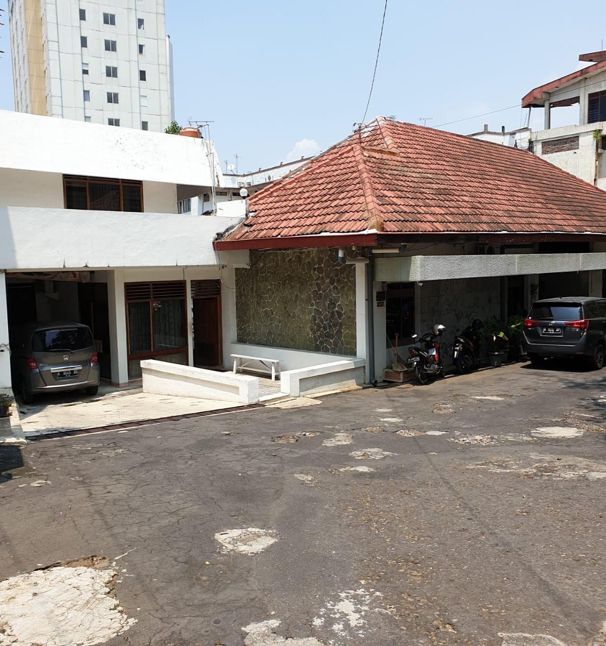 Sewa Rumah Kontrakan Bagus Furnished Besar Luas 600M  Di Siranda, Semarang - Foto 2