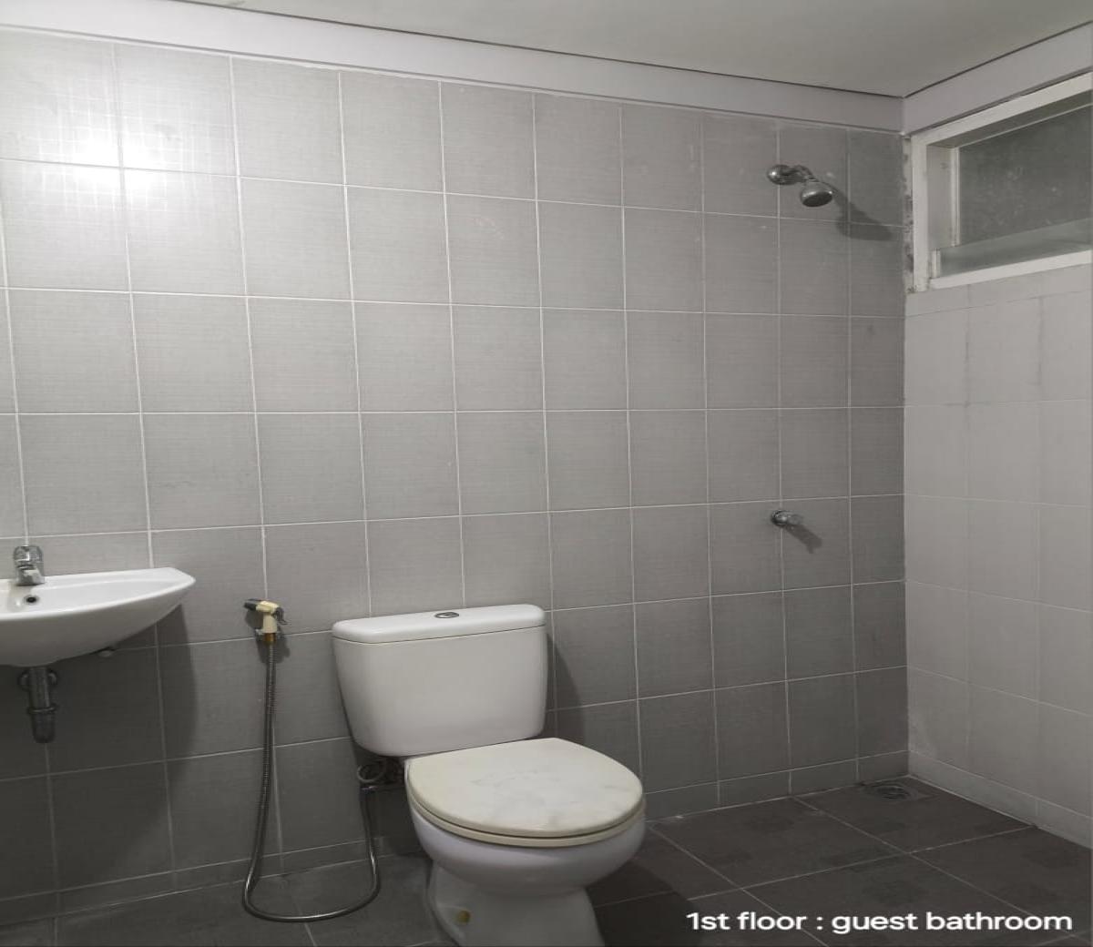 Sewa Rumah di  Permuahan Royal Residence Boulvevard di Surabaya Min 2 Thn - Foto 4