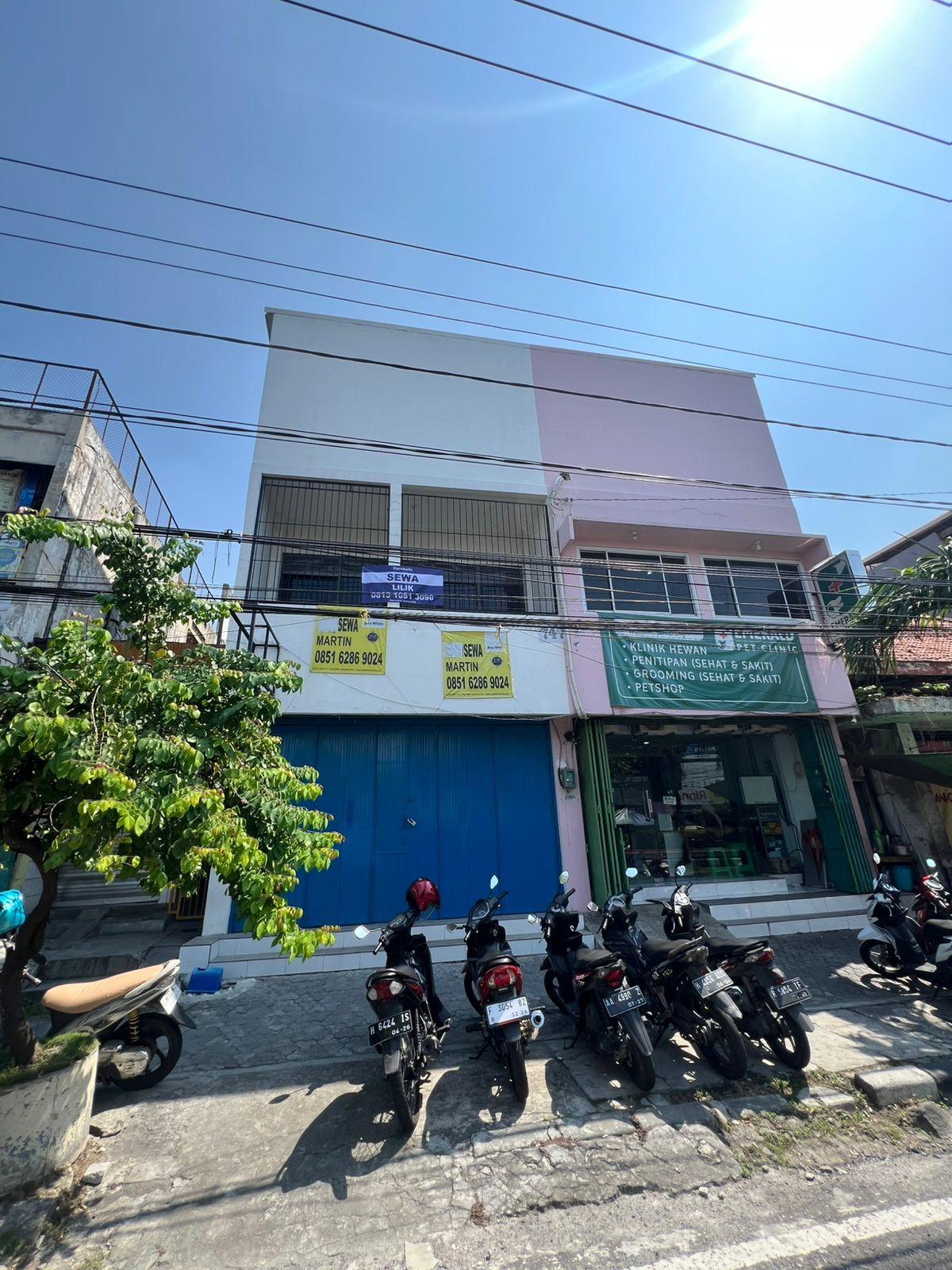 Ruko Murah dekat Jalan Besasr 109 m2 Mt Haryono, Semarang Selatan - Foto 2