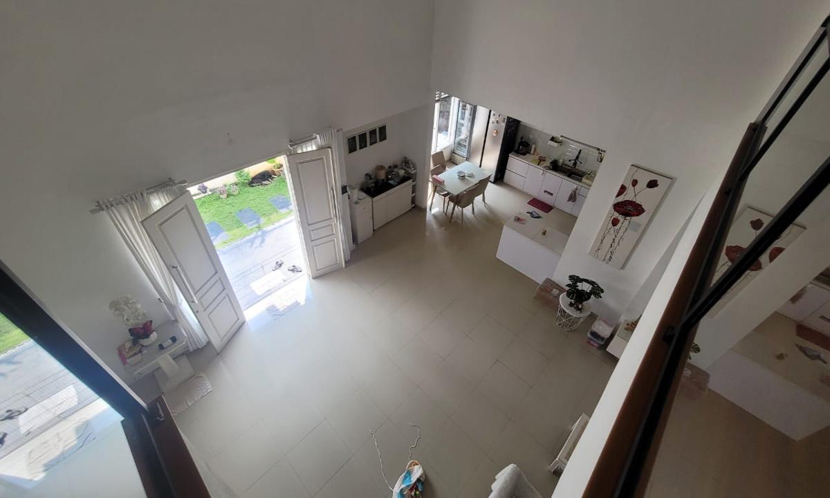 Sewa Kontrakan Rumah Mewah Bagus Modern Furnish di Ahmad Yani Semarang Barat - Foto 2