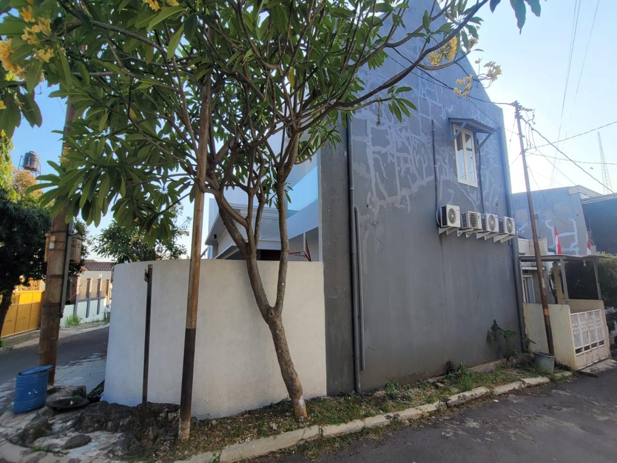 Sewa Kontrakan Rumah Mewah Bagus Modern Furnish di Ahmad Yani Semarang Barat - Foto 6