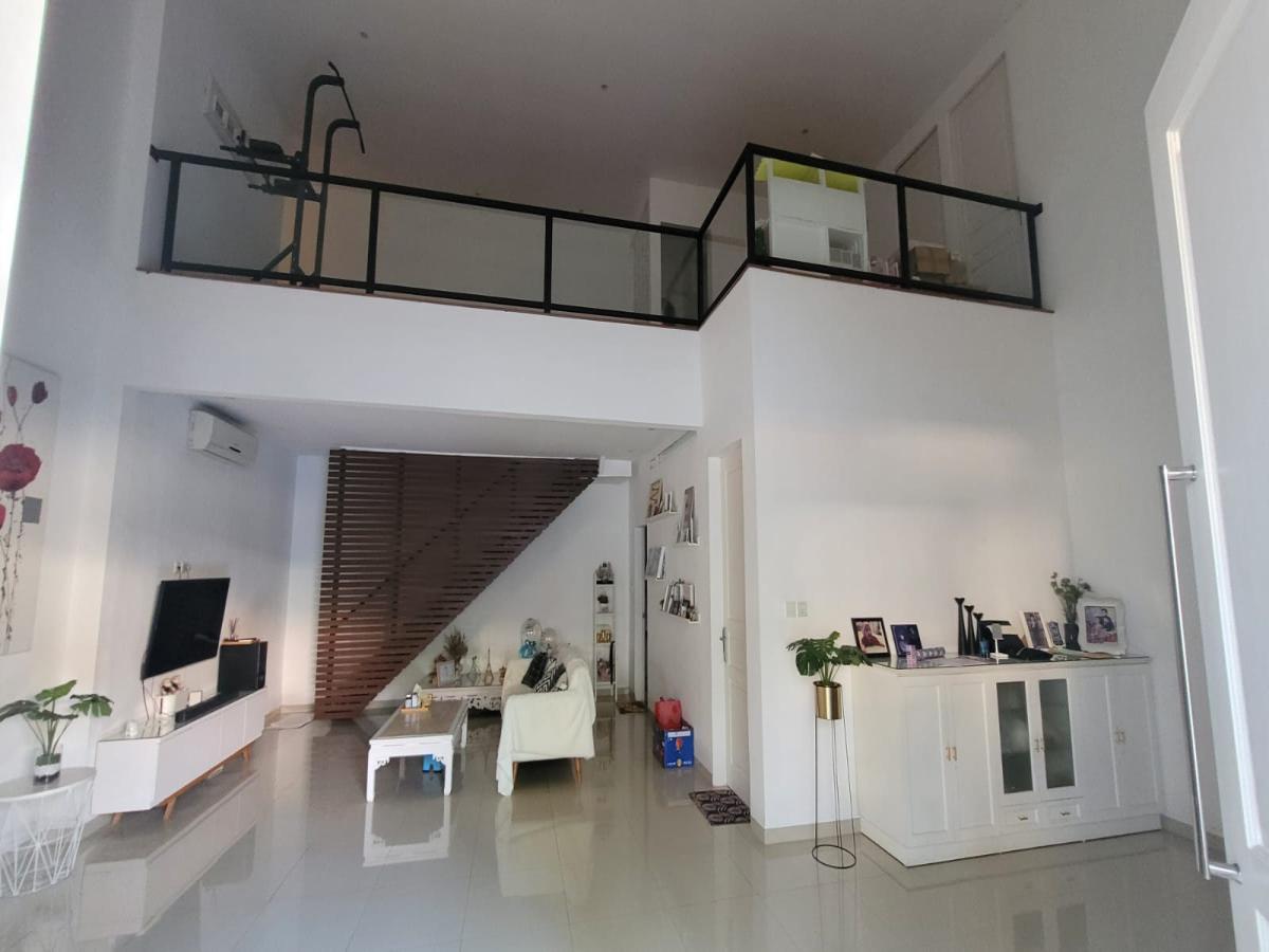 Sewa Kontrakan Rumah Mewah Bagus Modern Furnish di Ahmad Yani Semarang Barat - Foto 11