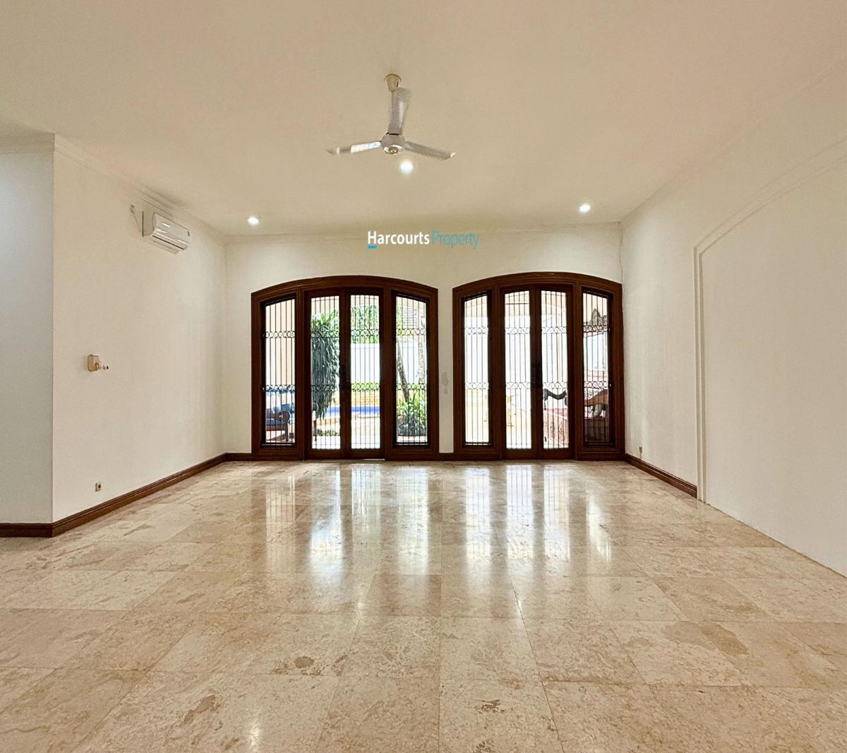 Disewakan Rumah Klasik Bagus dan Terawat Halaman Luas 5 Menit Dekat Toll TB Simatupang - Foto 12