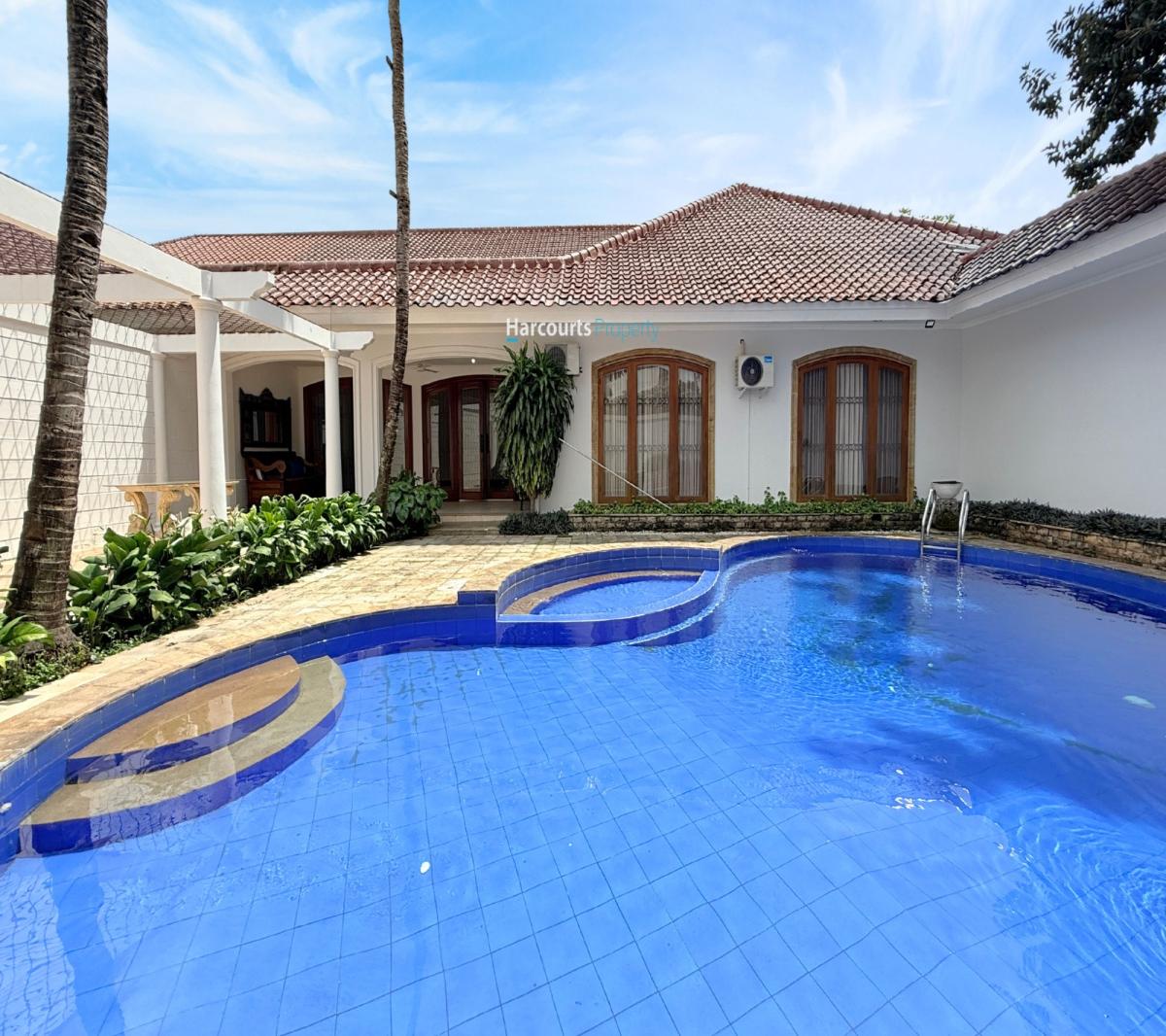 Disewakan Rumah Klasik Bagus dan Terawat Halaman Luas 5 Menit Dekat Toll TB Simatupang - Foto 13