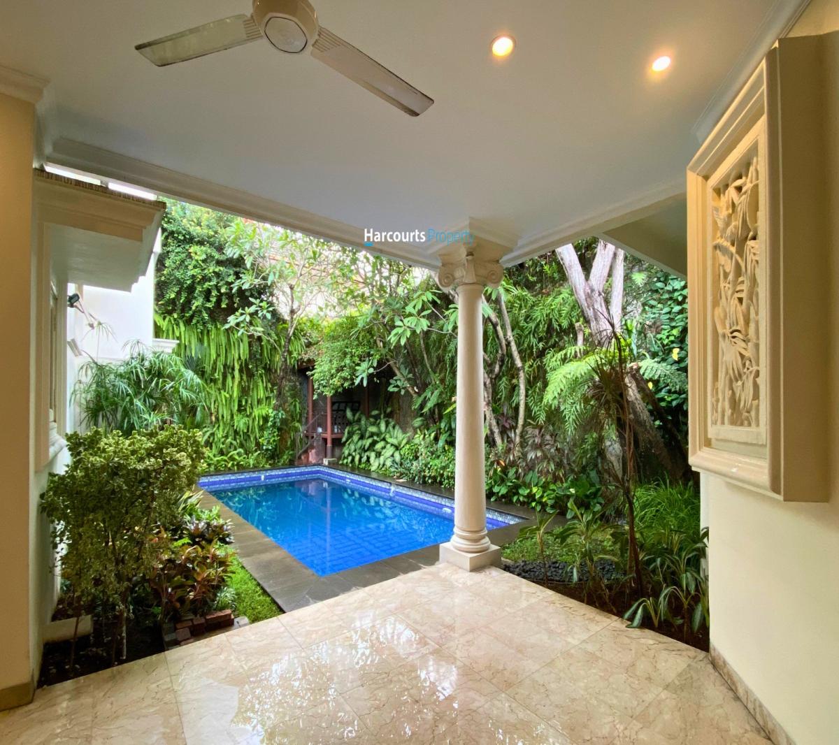 Disewakan Rumah Klasik Tropical, Asri dan Strategis Di Jl. Jeruk Purut - Kemang, Jakarta Selatan - Foto 5