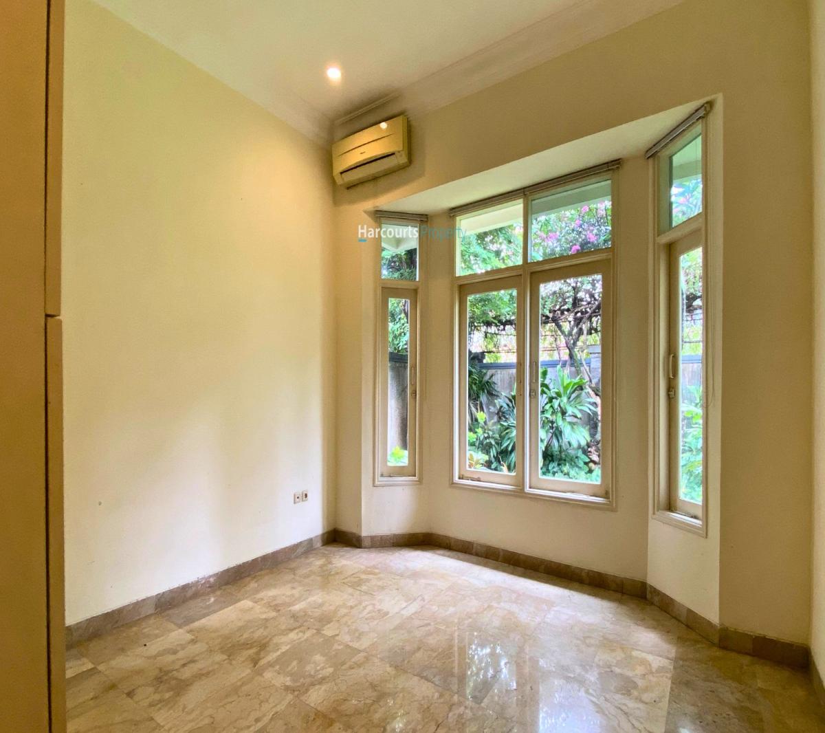 Disewakan Rumah Klasik Tropical, Asri dan Strategis Di Jl. Jeruk Purut - Kemang, Jakarta Selatan - Foto 10